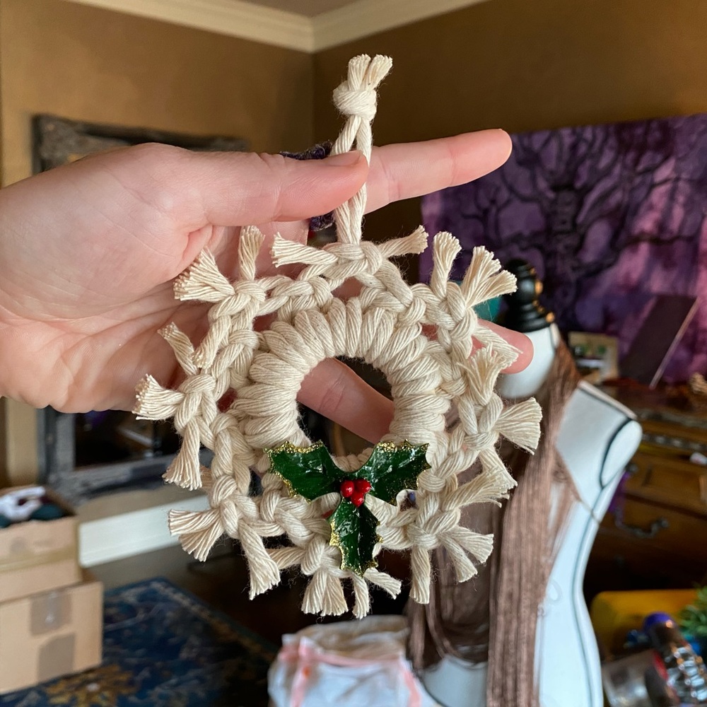 Cute Christmas Wreath Macrame Ornament